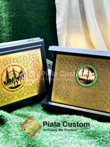 plakat al azhar, plakat universitas al azhar, plakat universitas, plakat kuningan, plakat box, plakat kampus, plakat itb, plakat unpad, plakat itenas, plakat unpar, plakat box, souvenir universitas, souvenir kampus, souvenir universitas, plakat politeknik, souvenir politeknik, plakat box kuningan, souvenir kuningan