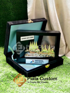 plakat kilang pertamina, plakat pertamina, plakat tambang pertamina, plakat bumn, plakat pemerintahana, plakat kayu, plakat kuningan, plakat logam, plakat timah, plakat tambang minyak, plakat pertamina retail, plakat perusahaan, plakat corporate, plakat kayu